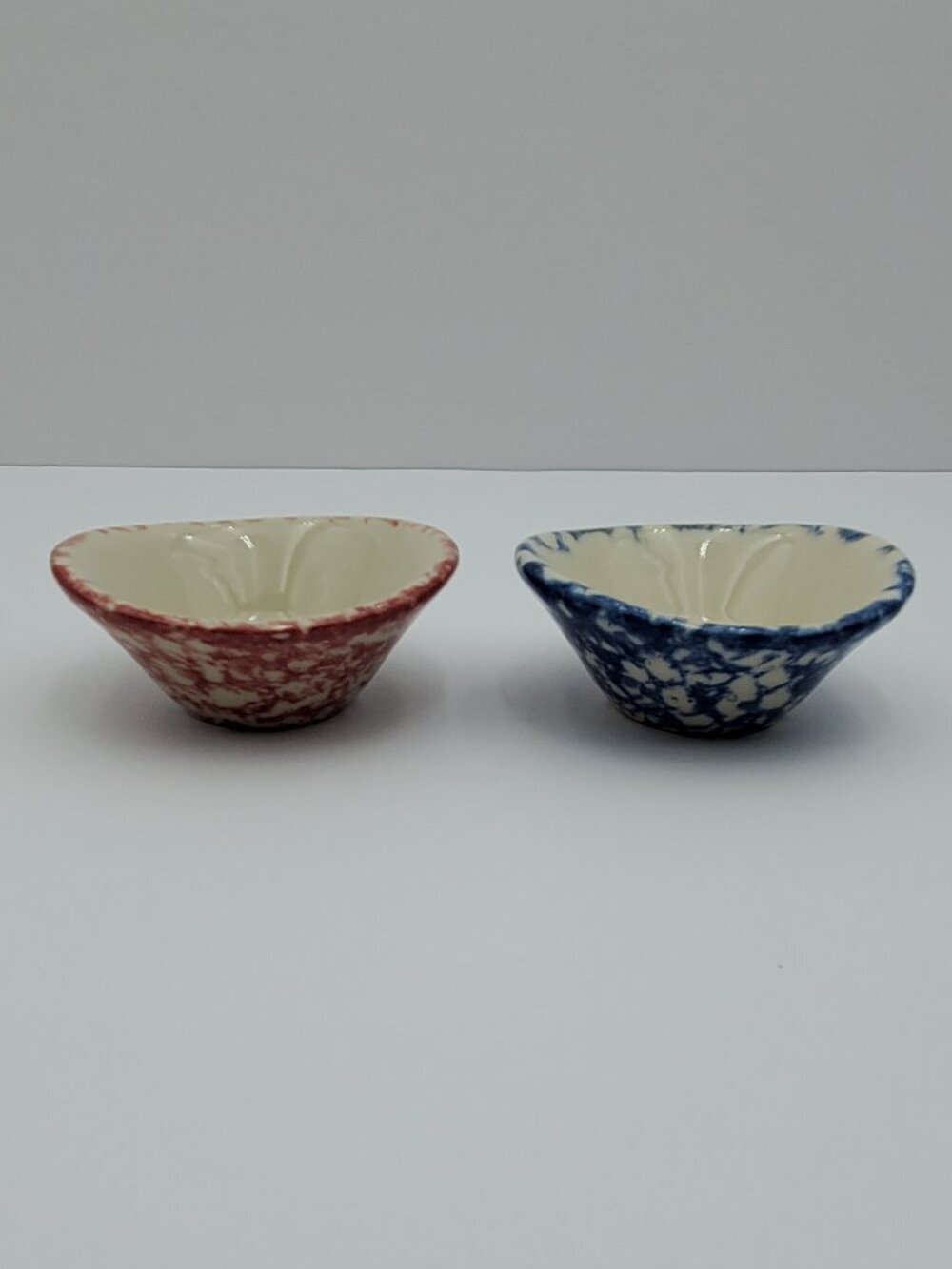 Workshops of Gerald E. Henn Blue Spongeware Rose Spongeware Oval Top Pinch Bowls